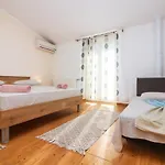 Apartment Goles Apartments-first Row To The Sea