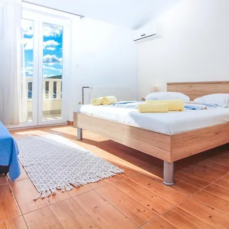 Goles Apartments-first Row To The Sea Rogoznica (Sibenik-Knin)