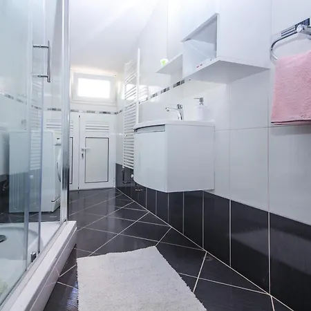 Goles Apartments-first Row To The Sea Apartmán *