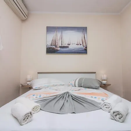 Goles Apartments-first Row To The Sea Rogoznica (Sibenik-Knin)