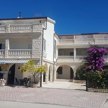 Goles Apartments-first Row To The Sea Apartmán