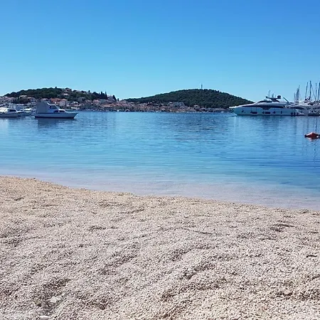 Goles Apartments-first Row To The Sea Apartman