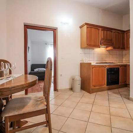 Apartman Goles Apartments-first Row To The Sea *