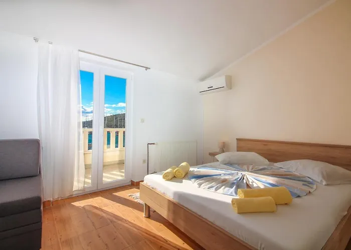 Goles Apartments-first Row To The Sea Daire Rogoznica (Sibenik-Knin)